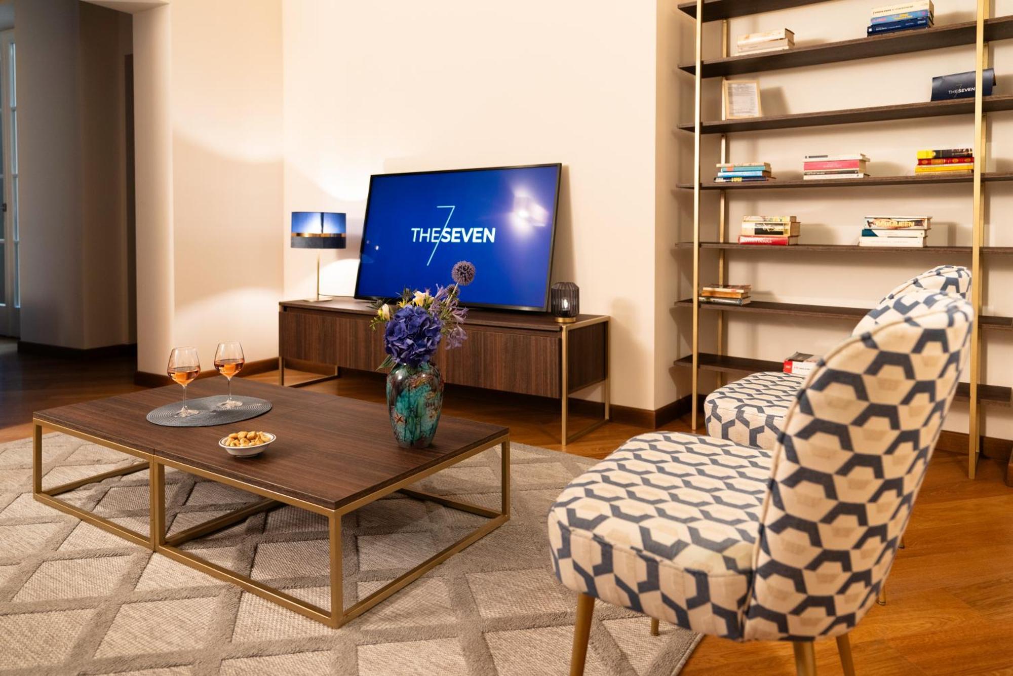 The Seven Apartment *
