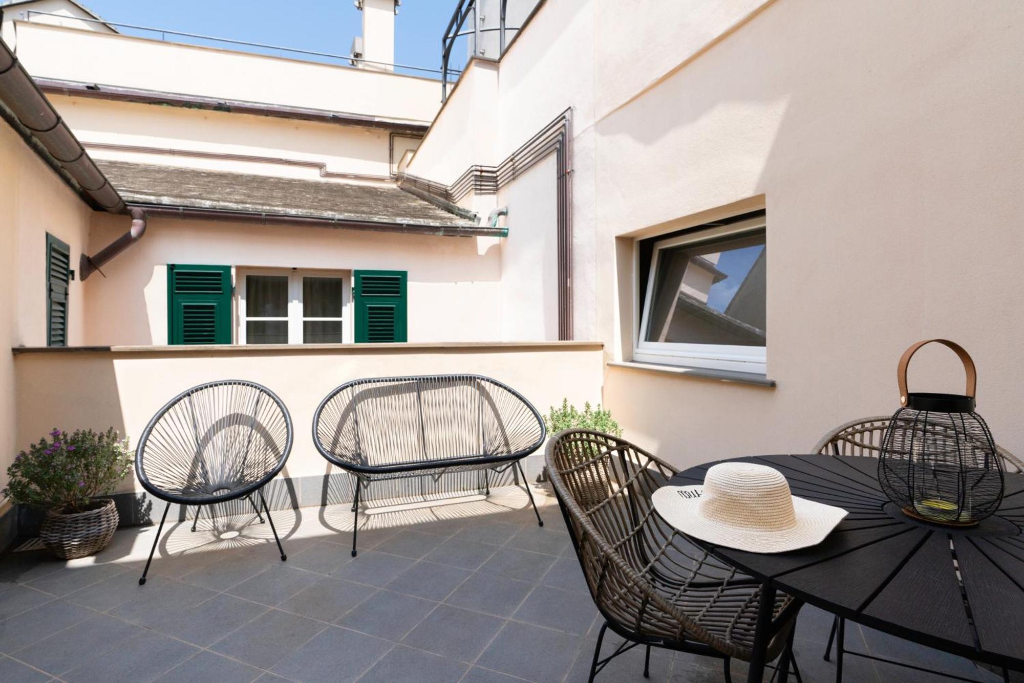 The Seven Apartment *